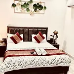 Fortune Home Service Apartment Studio, J-267 Saket